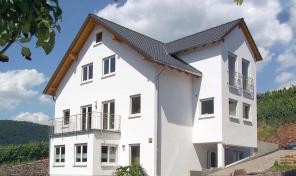 mehrfamilienhaus mit satteldach.jpg